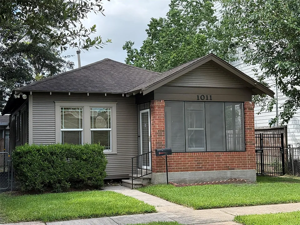 1011 Nadine St