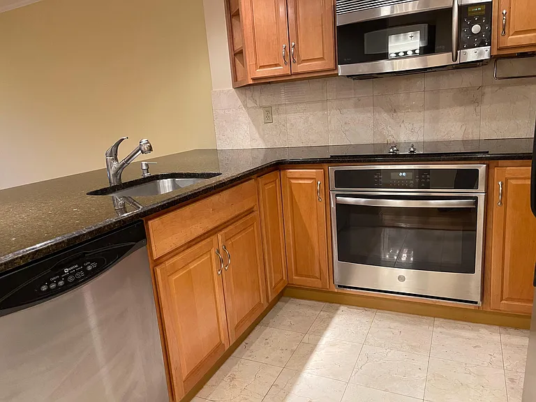 20 Webster St #405 — Photo 6
