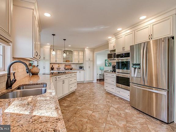 5th image of 2724 Flintridge Dr