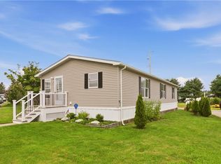 8 North Dr, Portsmouth, RI 02871