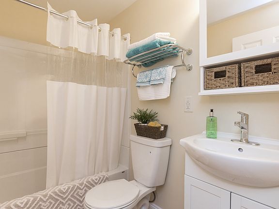 5th image of 340 Lafayette Rd #177