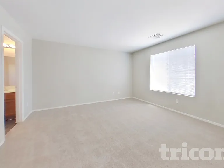 4846 N 113th Dr — Photo 6