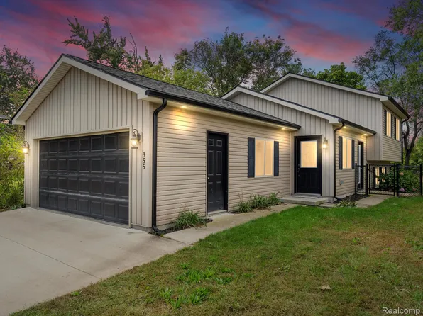 355 N Hospital Rd, Waterford, MI 48327