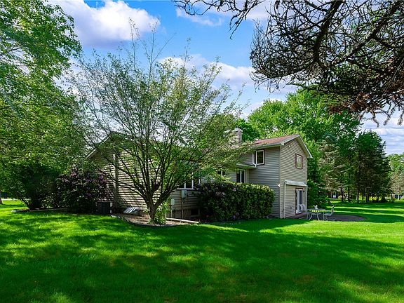 5th image of 23 Kimberly Dr