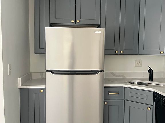 2nd image of 444 Stanley Ave APT 2