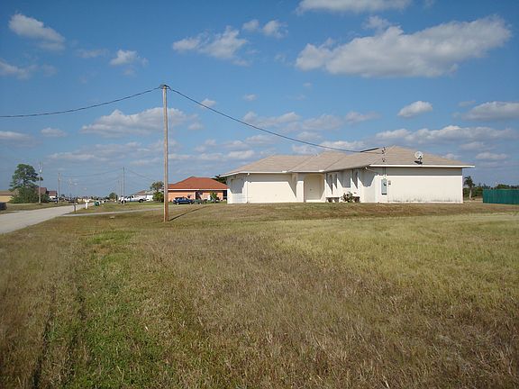 2nd image of 1225 NE Juanita Pl