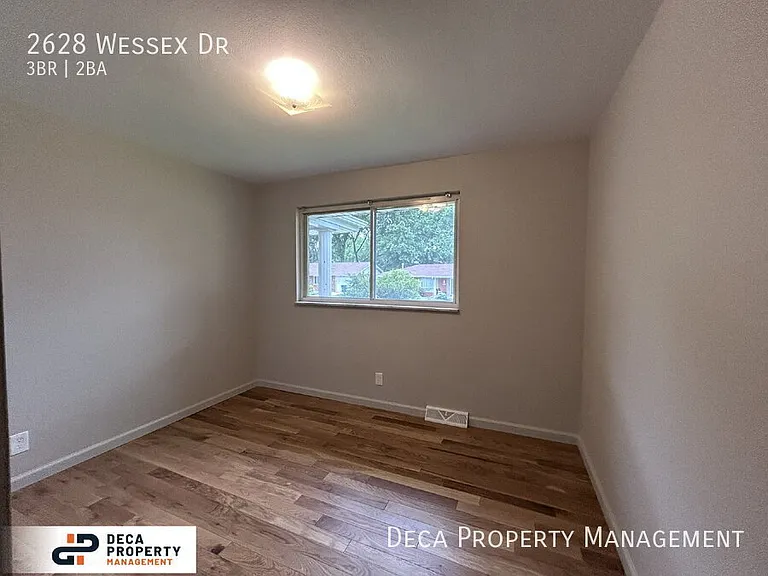 2628 Wessex Dr — Photo 12