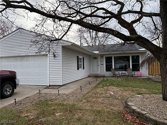 3rd image of 351 Lombardy Dr
