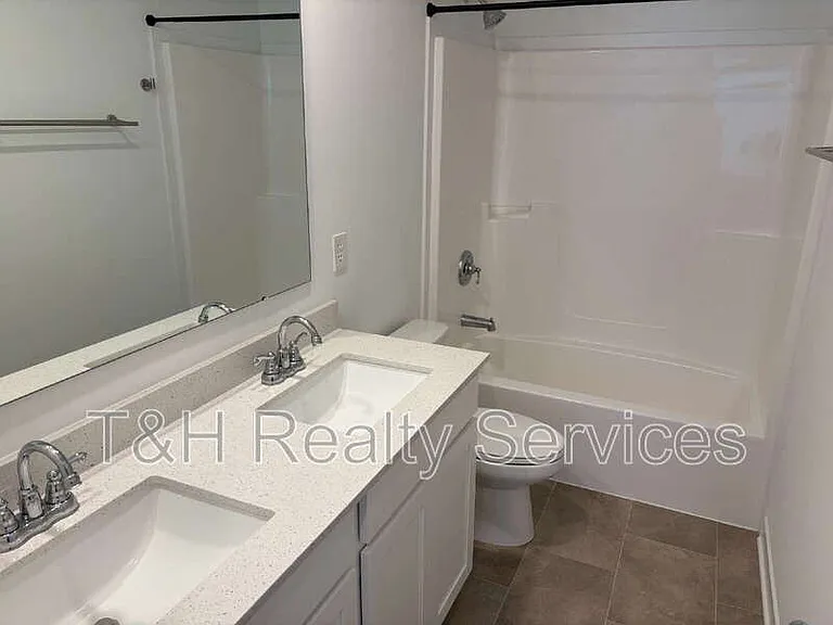 542 Jefferson St — Photo 22