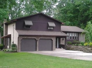 3008 Whispering Pines Dr, Canfield, OH