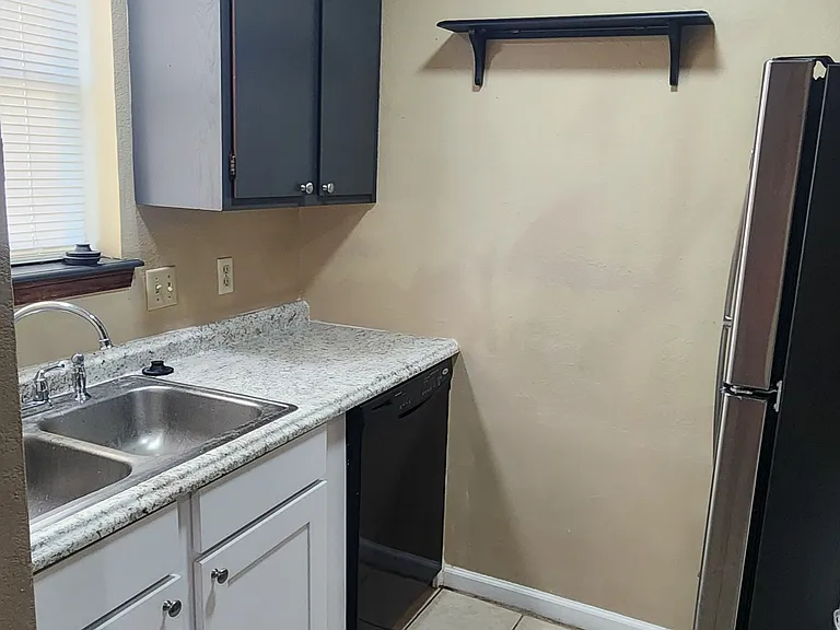 2324 Heatherfield Ln — Photo 3
