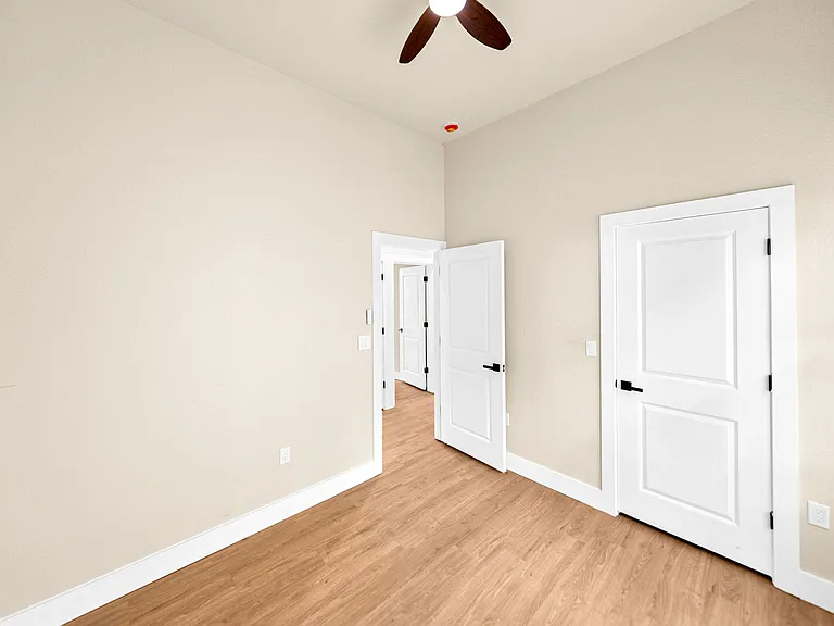 1122 N Pine St — Photo 19