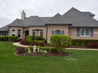 11 N Royal Oaks Dr, Bristol, IL
