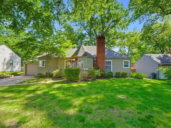 5207 Ash St, Roeland Park, KS 66205
