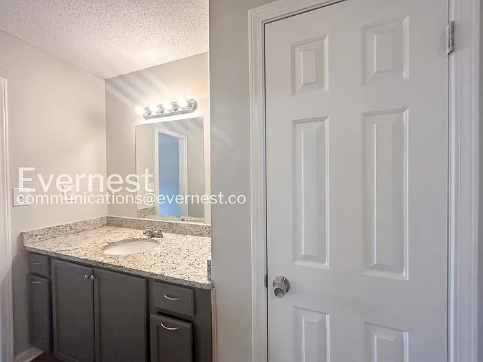2912 Waverly Dr — Photo 10
