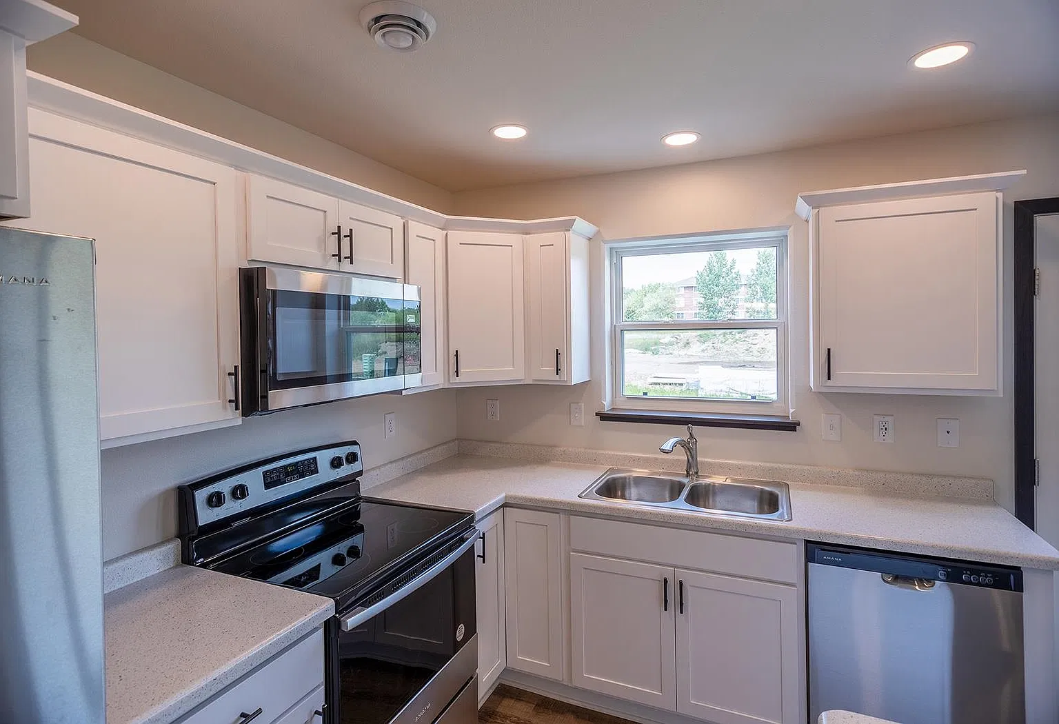 3 bed, 2.5 bath, 1550 sqft, $1,995 — Photo 4