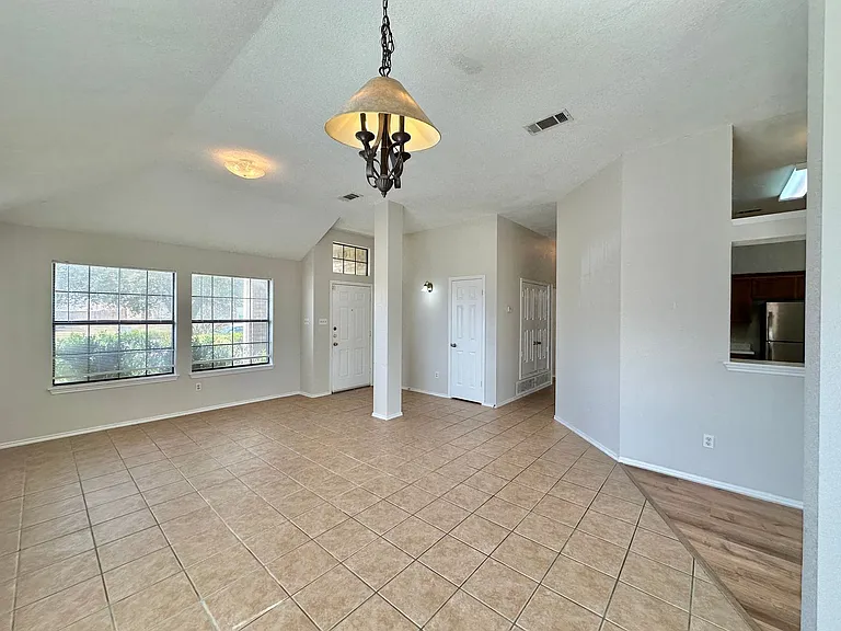 607 Hogan Dr — Photo 7