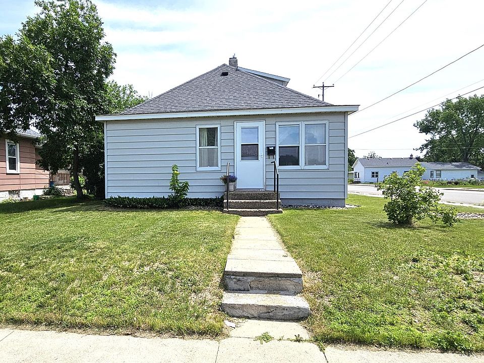 1st image of 302 24th Ave N