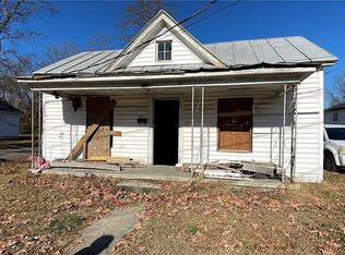 318 Thompson St, Thomasville, NC 27360