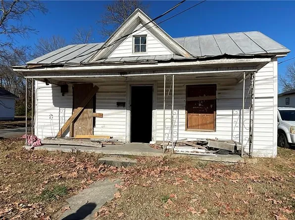 318 Thompson St, Thomasville, NC 27360