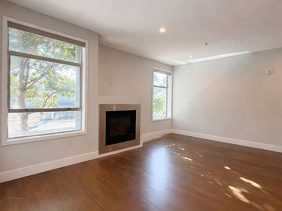 2nd image of 1738 Lombard St APT 2