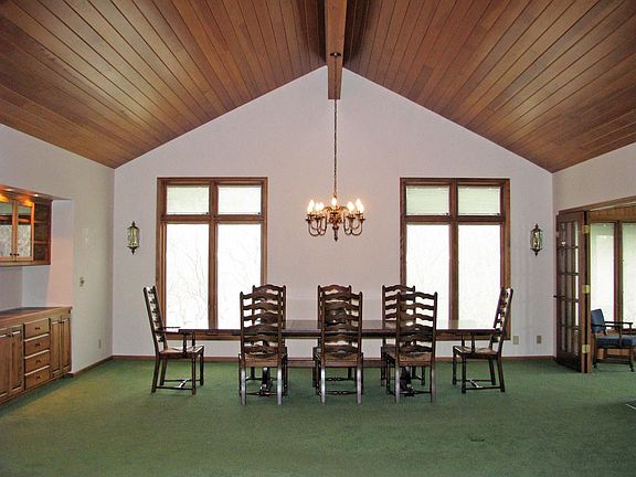 Spacious Dining Area