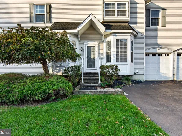 112 Portsmouth Cir, Glen Mills, PA 19342