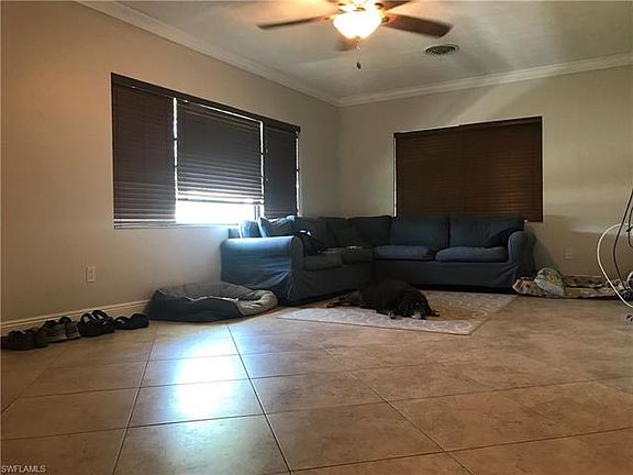 2nd image of 725 Poinsettia St