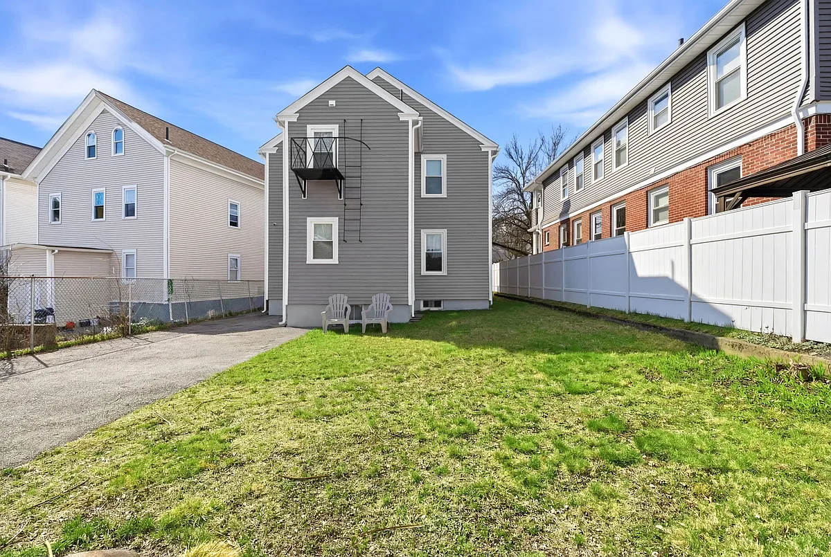 Building Photo - 1169 Chalkstone Ave #2