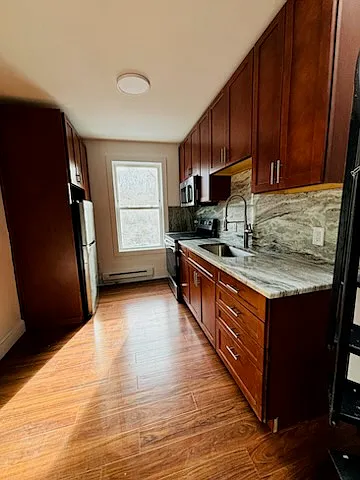 Building Photo - 682 Parker St #2