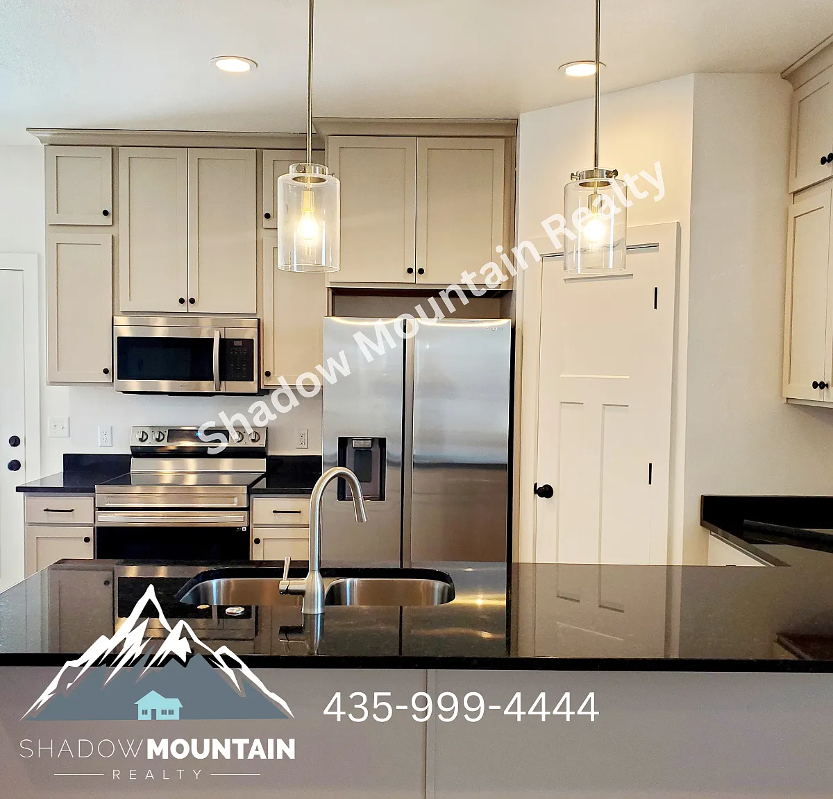 5 bed, 2420 sqft, $2,200 — Photo 2