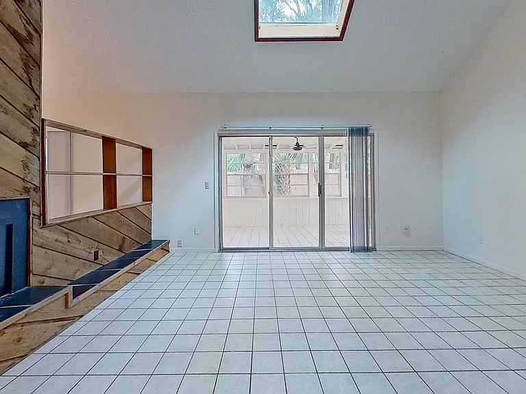 1615 Seminole Rd — Photo 4