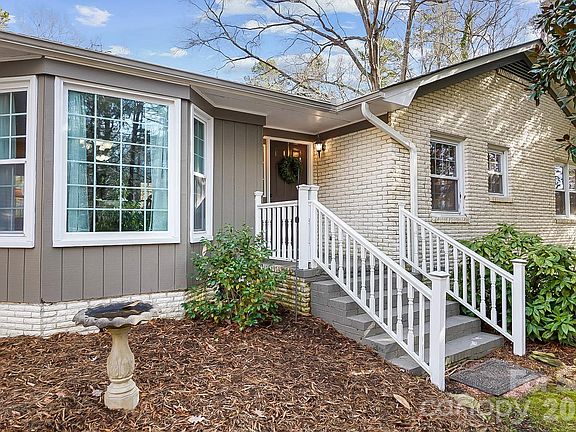 3rd image of 1577 Woodcroft Dr