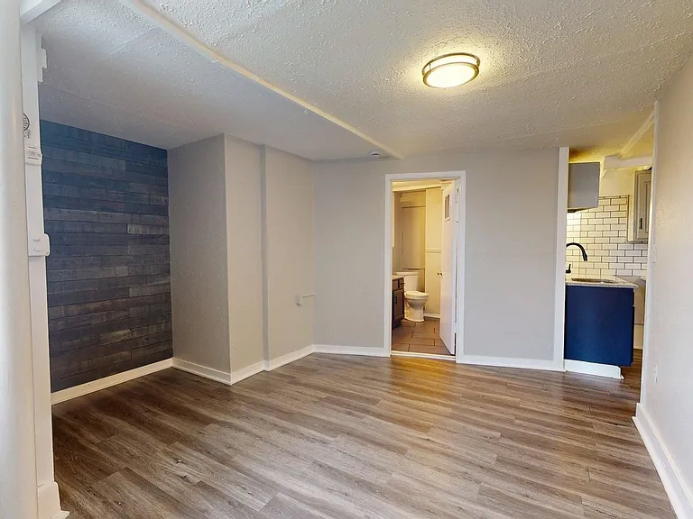 2550 Elyria Ave — Photo 7