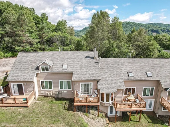 207 Deer Crossing Rd, Ellicottville, NY 14731