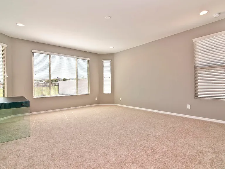 6303 S 24th Pl — Photo 24