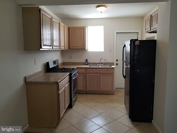 4th image of 236 W Grange Ave