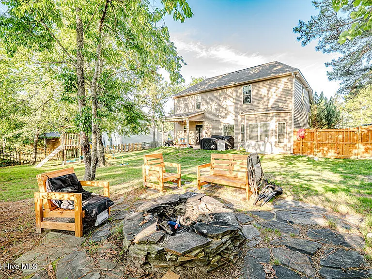 113 Sedgewood Ct — Photo 48