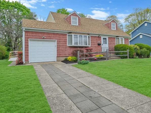 131 Prairie Drive, North Babylon, NY 11703