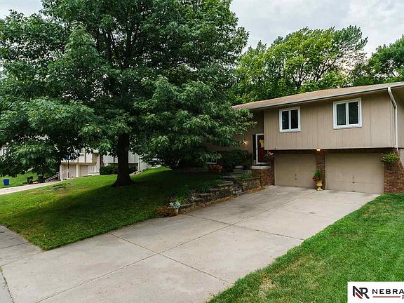 3rd image of 15320 Davenport Cir
