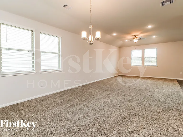 14735 Country Club Rd — Photo 6