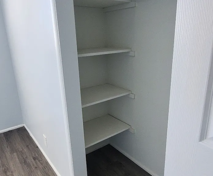 Bedroom 4 Closet