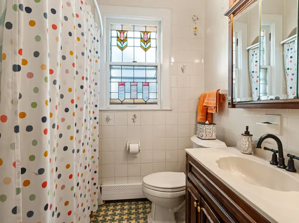 1041 Stonewall Lane image 5 of 48