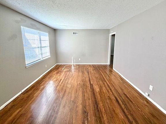 2nd image of 5572 Lochinvar Dr