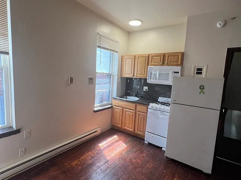 849 N 26th St #2R — Photo 3