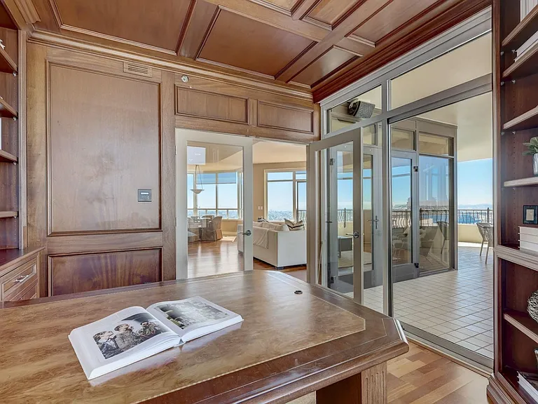 700 W Harbor Dr W #2902 — Photo 15