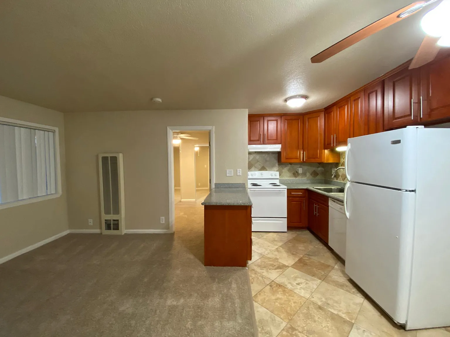 Almaden Plaza Apartments — Photo 4