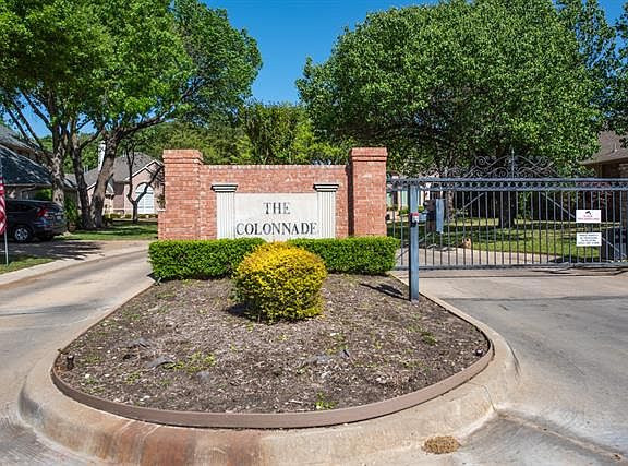 3rd image of 419 Royal Colonnade