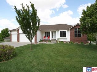 905 Goldenrod Cir, Hickman, NE 68372