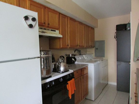 5th image of 1055 Cove Dr
